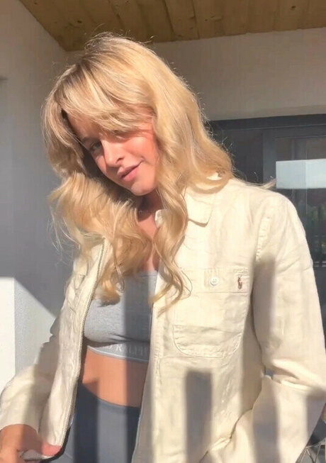 Camille LV hd actress pic