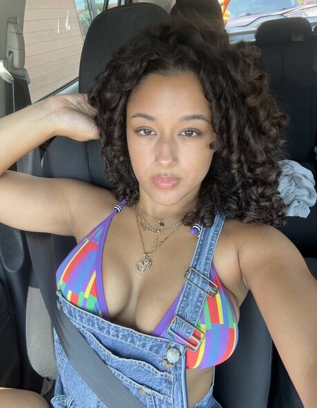 kloeelise pornstar art img