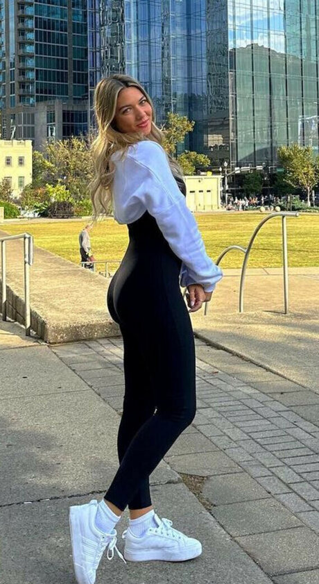 cierrabrickley top profile image
