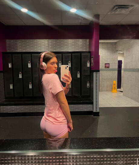Raegan Owens hot star images