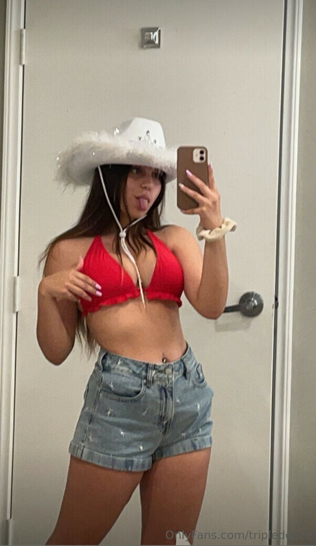 Daisyyyraeee sexy model image