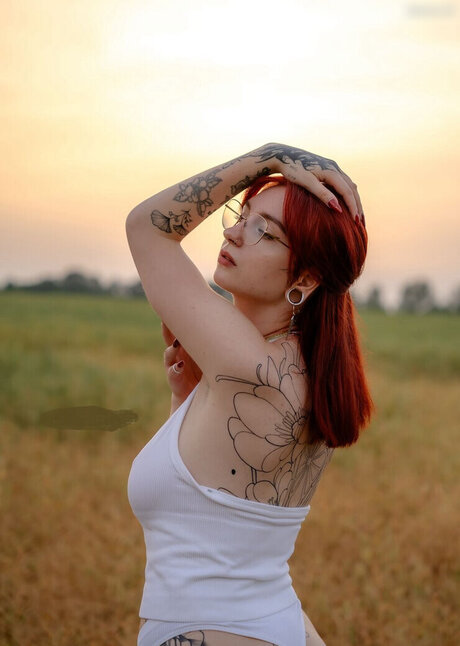 Kira Julie beautiful actress image
