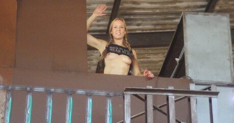 moddellauralina top profile image