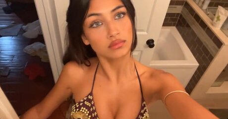 Meeya Dugied nude pornstar photo