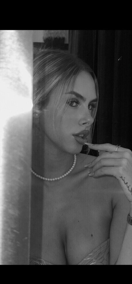 Elisa Pellegrino nudes model img
