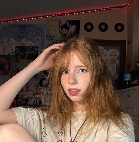 Spideryyem model nude pics