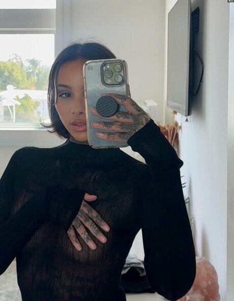 Cleo Petra naked model pics