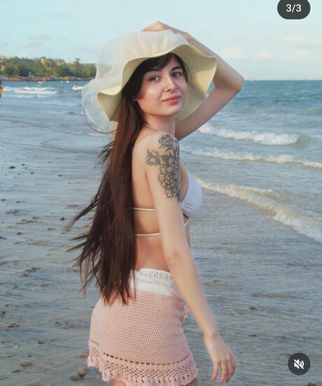 Offcbzs erotic actress pic