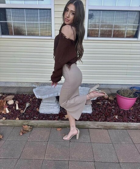 lbaibeexoxo nude model img