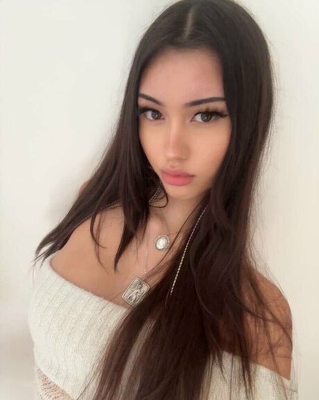 xeiyza hot model archive