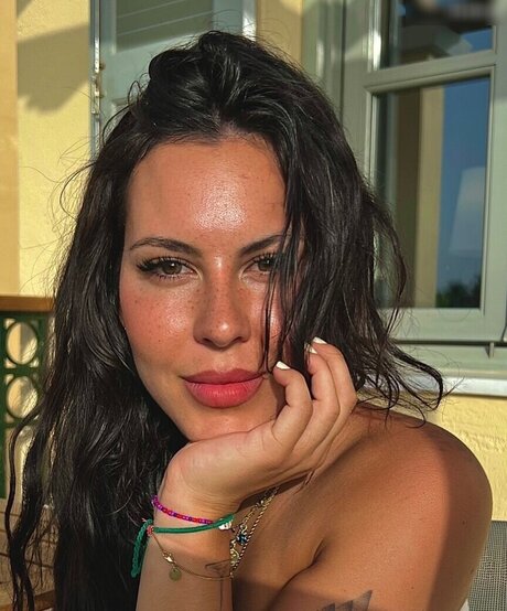 Vendewaa pornographic model photo