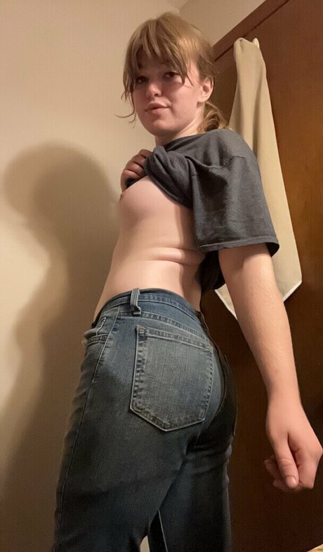 Cumbrain nude model photos