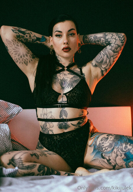 Kiki Julek nudes model image