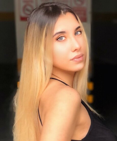 Elif Karaarslan model pictures