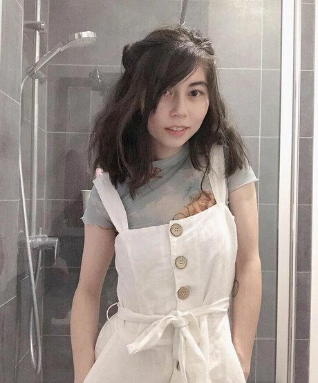 Path Wei star nude galleries