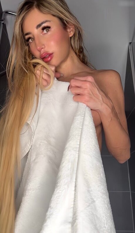 Sandylein model naked pics