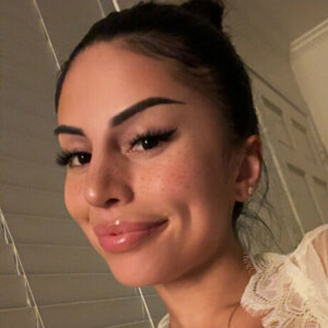 Breezyfoxx pornographic model img