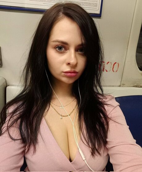 Zhukovachris adult model photos