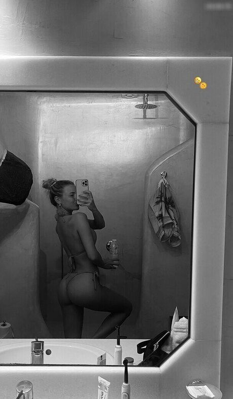Leonie brrr model porn pictures