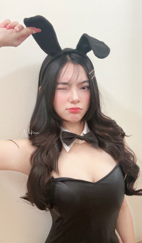 Niken Andalusi star sexy pics