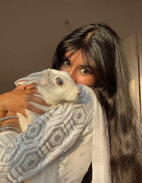 Aishwarya Harishankar star adult images