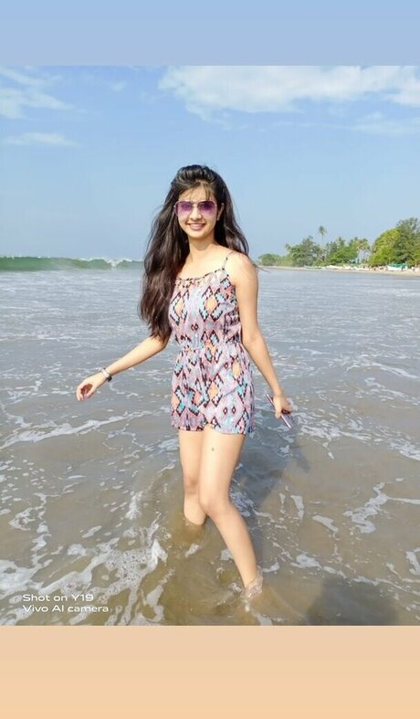 Aishwarya Harishankar star nice images