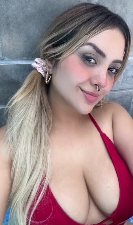 AriGameplays model beautiful photos