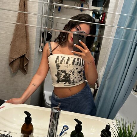 cute shemale onlyfans top pics