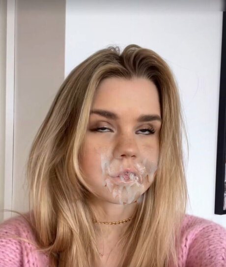 Lea Peach sex actress pictures