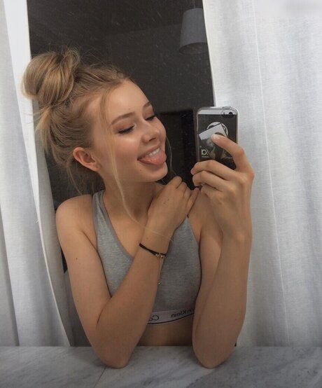 Lili Hamann model naked photo
