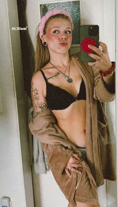 vanny flowerchild erotic star pic