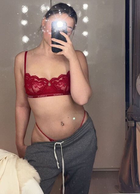 cutieemilia art actress pics