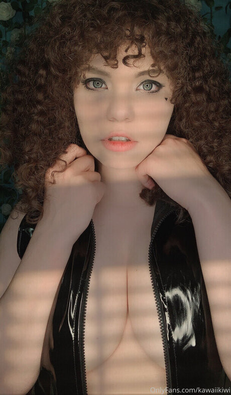 Kawaiikiwicosplay model exclusive galleries