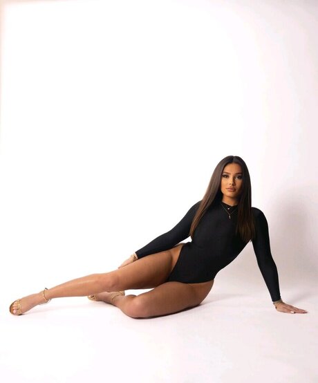 Maddison Maye model art img