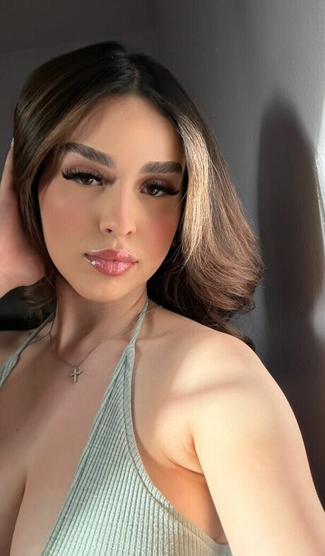 Simplyneidaa exclusive model photo