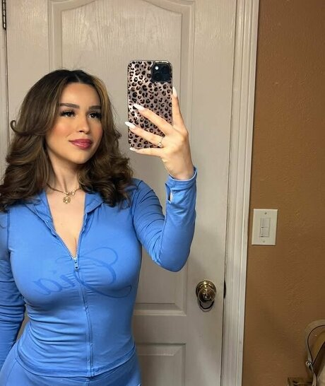 Simplyneidaa star sexy picture