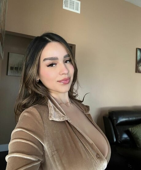 Simplyneidaa model nice photo