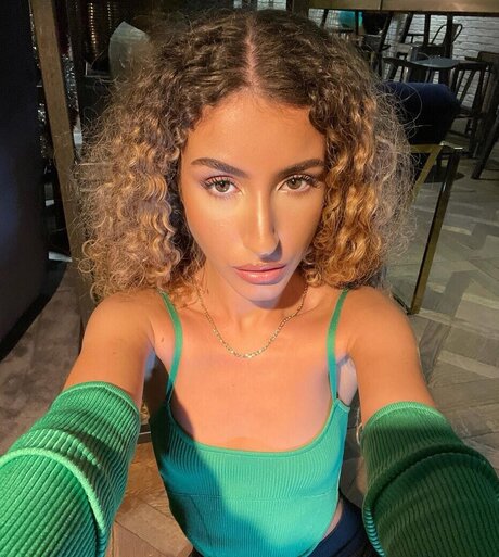 Jazmine Dyer porn model image