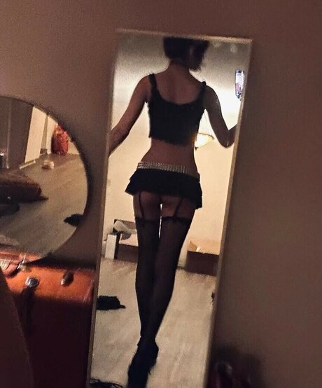 Moongirlevie model adult archive