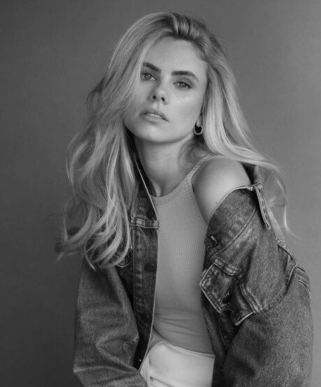 Peyton Cole nudes model img