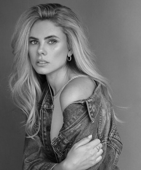 Peyton Cole model pornographic photos