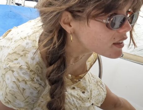 Sailing The Far Side hot model pics