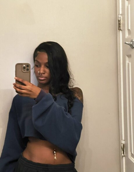 lauryntierre nudes model gallery