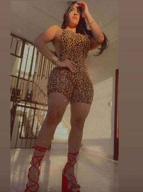 Yinett Baez hot model gallery
