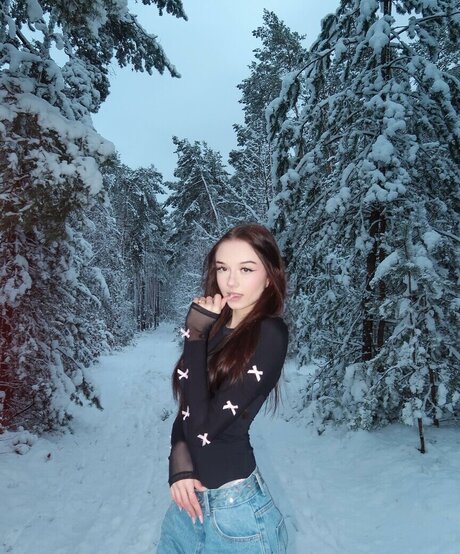 Mela Pustelnik pornstar free photo
