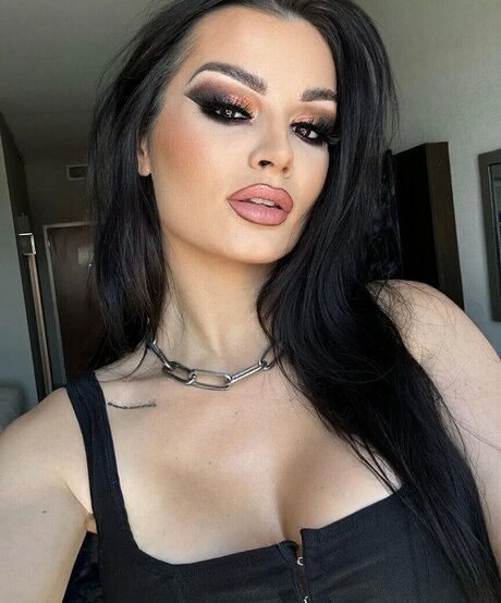 Saraya Jade Bevis pretty model photo