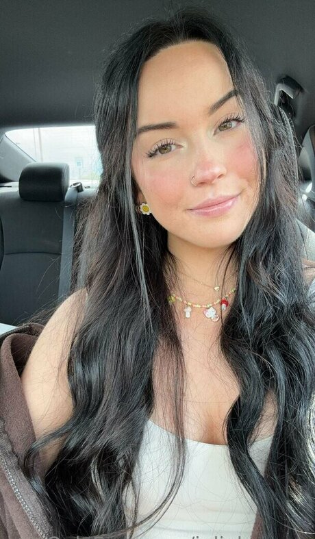 Julialuvmae model sex photo