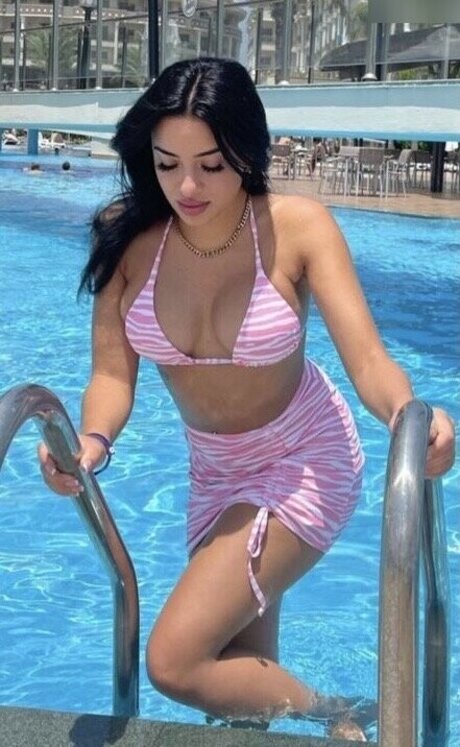 Leyla Lahouar pretty star images