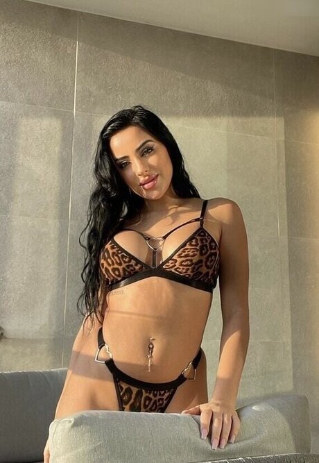 Leyla Lahouar high quality model images