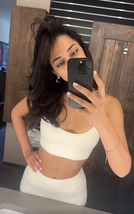 Melody Oz pornstar pretty photos